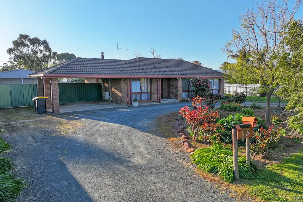 Elmore 3બેડરૂમ SOLID AV JENNINGS HOME ON A GENEROUS BLOCK