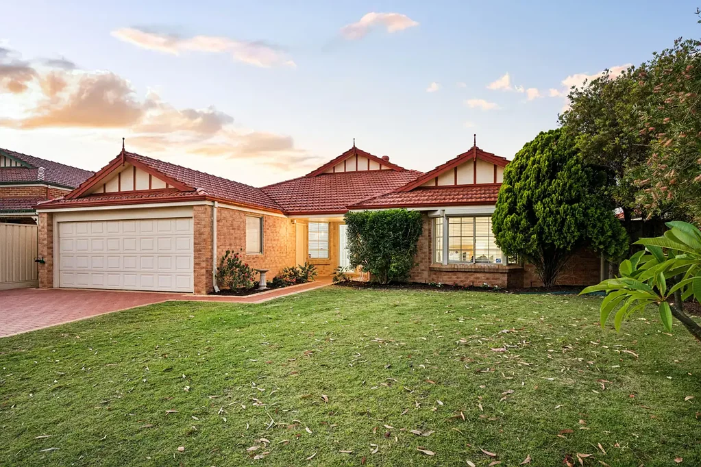 16 Roxburgh Circle, Kinross, WA 6028