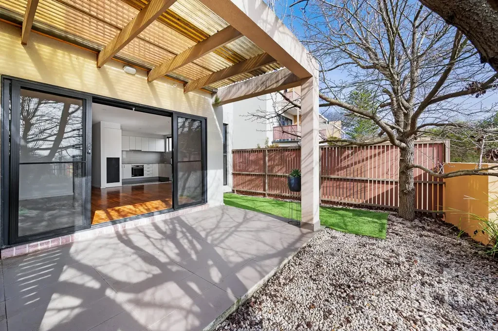 Frankston South 2Phòng ngủ Light-Filled Living with Tranquil Green Outlooks in FHSZ