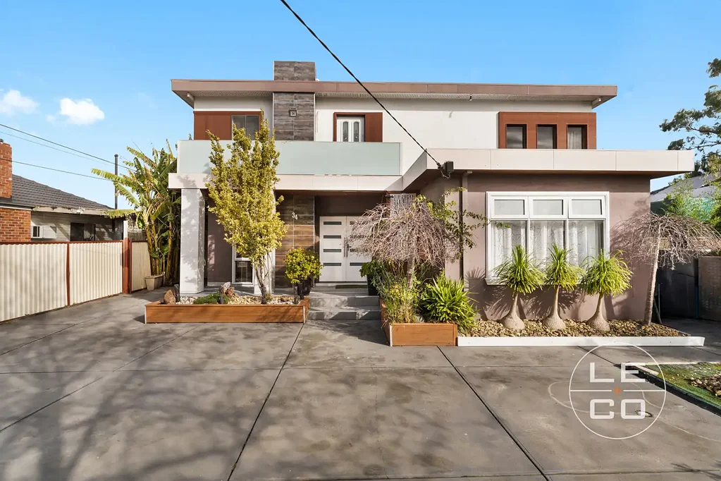 Springvale 6Zimmer EXCEPTIONAL FAMILY LIVING WITH TWO MASTER SUITES IN CENTRAL LOCATION