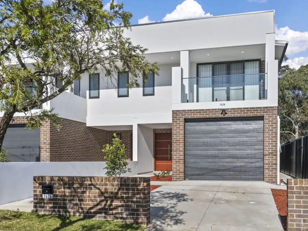 Villawood 5 Bedroom Brand New Double Brick Duplex