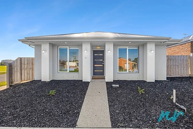 St Leonards 4房  Corner Block Living with Exceptional Caravan & Boat Access