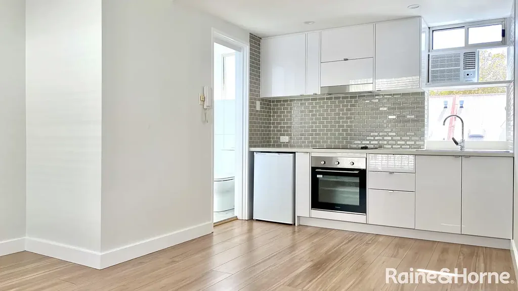 Convenient Inner-City Living in the Heart of Woolloomooloo