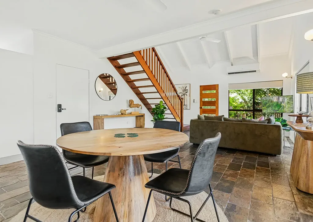 Whitfield 2房  Freestanding, Renovated & Move-In Ready in Blue-Chip Whitfield