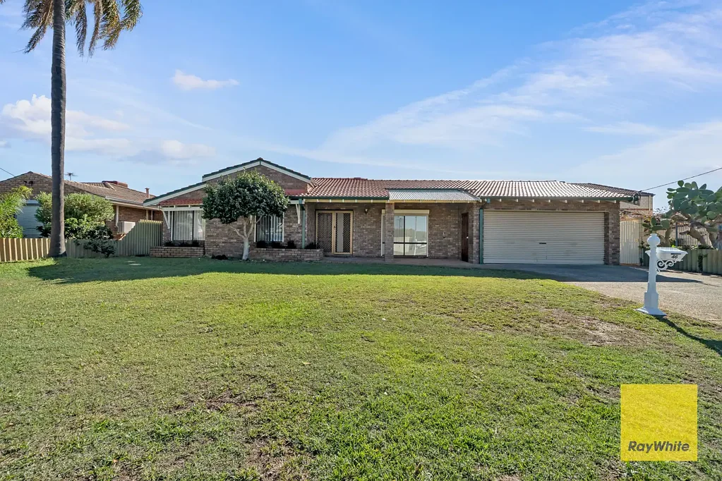 Noranda 3Moenga Eye Deal for Families in Prime Noranda Location!