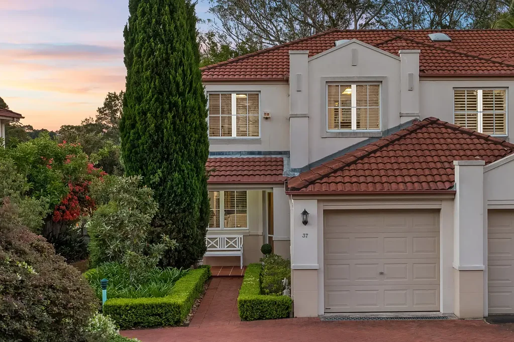 Huntleys Cove 4कमरा Immaculate townhouse with reserve outlook on coveted estate