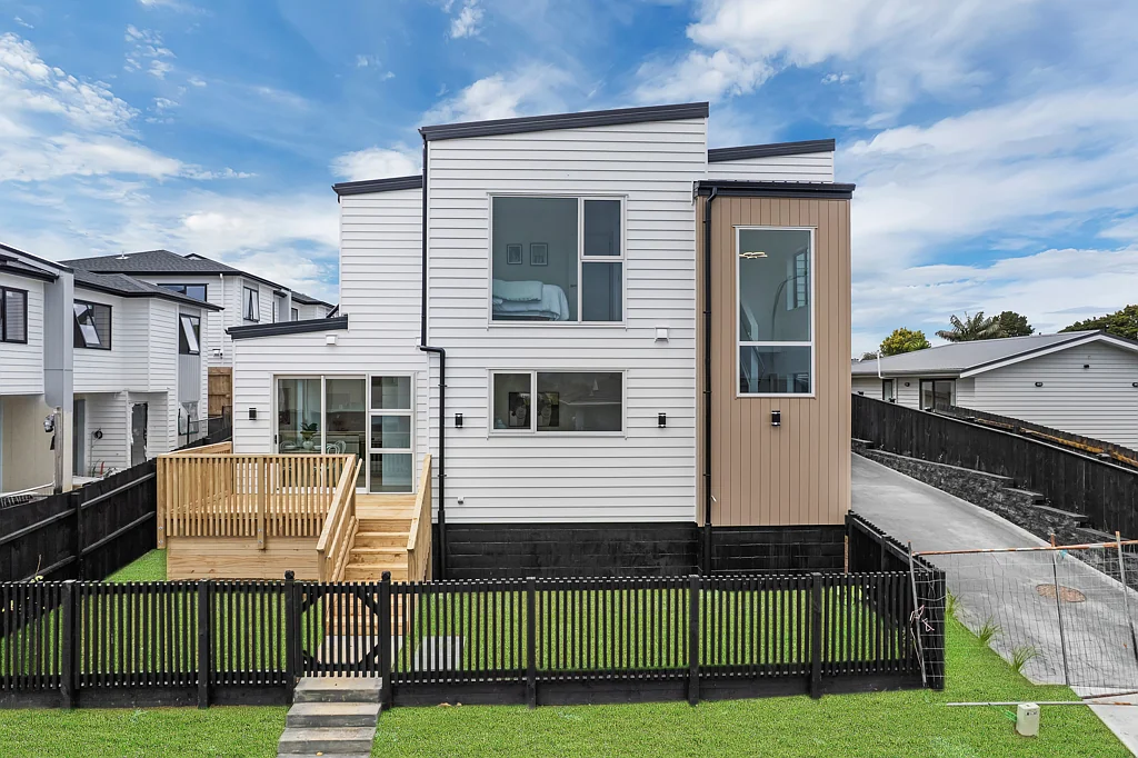 Wattle Downs 3chambre Brand New , Freehold and Low maintenance !!