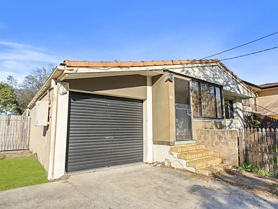 Archerfield 3 Bedroom Knock Knock Opportunity awaits  - Great First Home or Smart Investment in a Convenient Location.