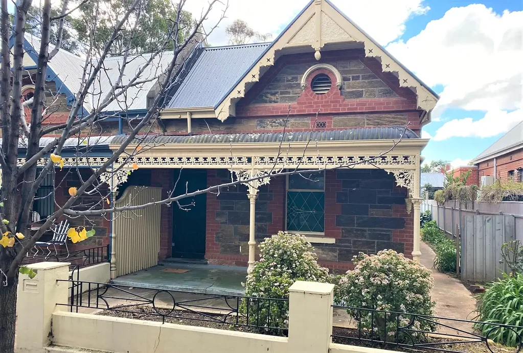 Spacious  Cottage in a Wonderful Location!
