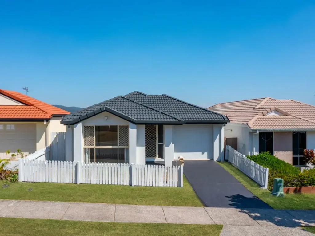 NEAT + TIDY IN WELL ESTABLISHED AREA!