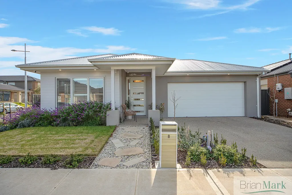 Werribee 3 Bedroom Stylish, Modern & Move-In Ready in Popular Cornerstone Estate