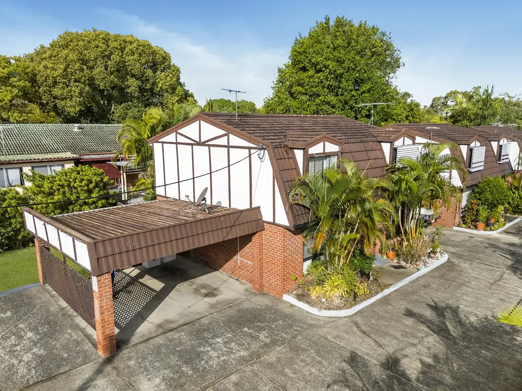 Logan Central 2房 两间宽敞卧室 私人铺砌庭院 便利Logan Central 优质学区环绕 停车位充足 SOLD BY XAVIER TOFILAU