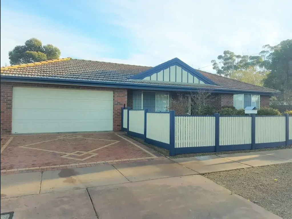 Spacious Family Home in Wyndham Vale