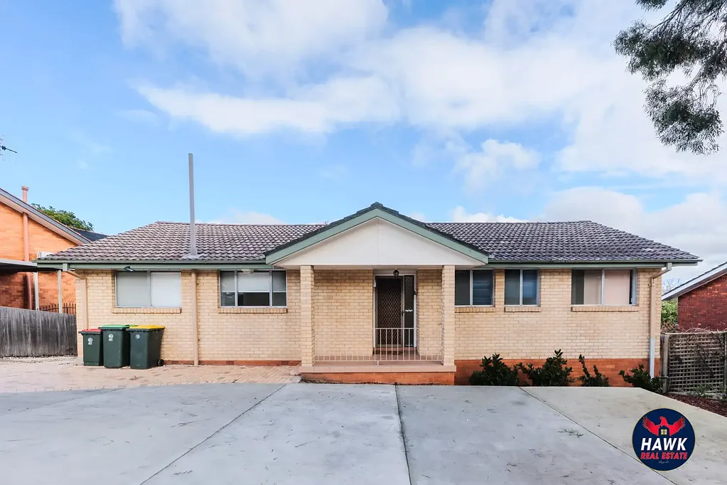 Prime Garran Opportunity – Spacious Family Home Close to Hospital & Schools ( Available Now)