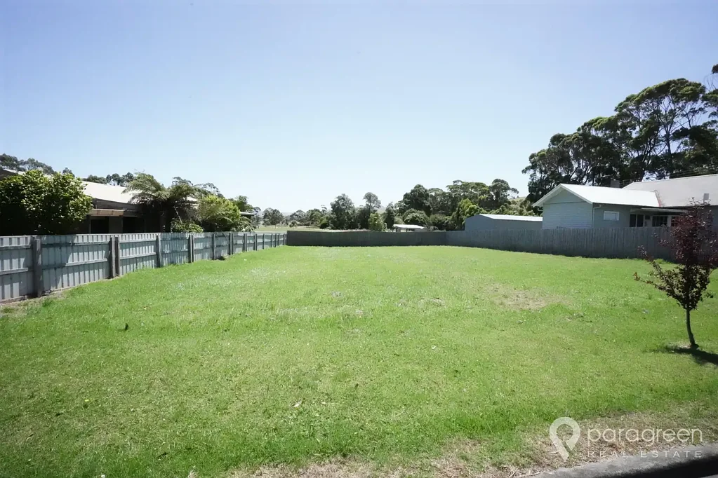 Toora RESIDENTIAL BLOCK ON THE EDGE OF TOWN