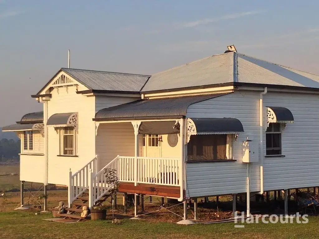 Mungar 6 Bedroom Lifestyle & Income Historic Queenslander with 3-Bed Air BnB or Dual living