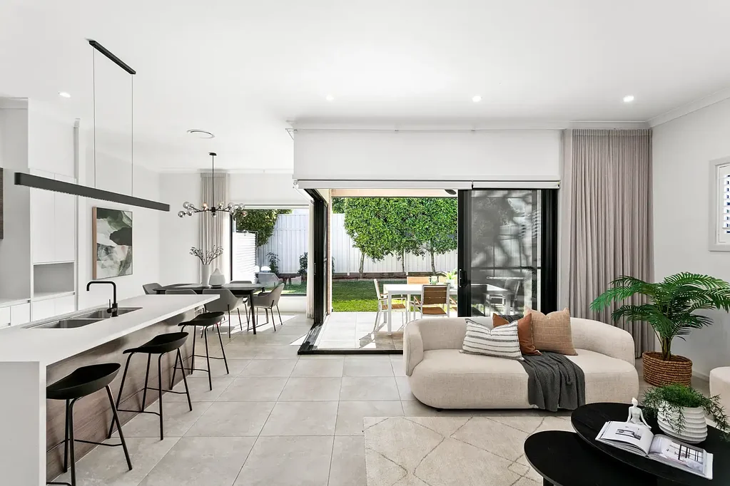 Kirrawee 4房 现代、拎包入住的住宅 Modern, Turnkey Residence