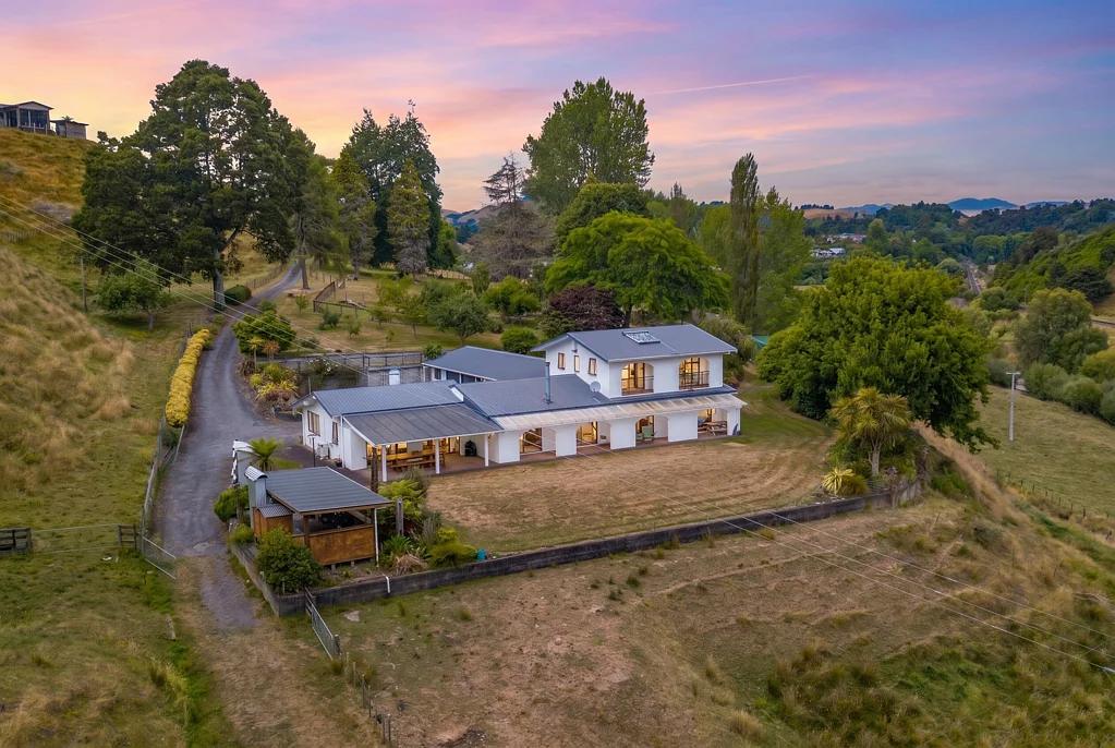 Taumarunui 5房  Spacious Family Home with Stunning Rural Views