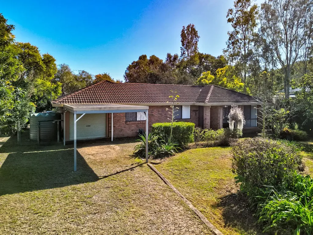 Esk 3ਬੈੱਡਰੂਮ Family Sized Low Set Brick - Smack Bang In the Town of picturesque ESK!