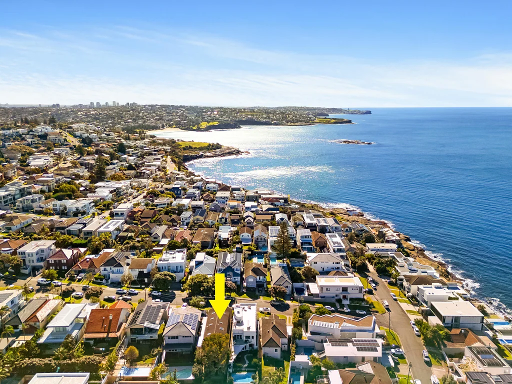 South Coogee 4房 罕见海滨物业，坐拥水景，潜力无限 A Rare Coastal Offering with Water Views and Exceptional Potential