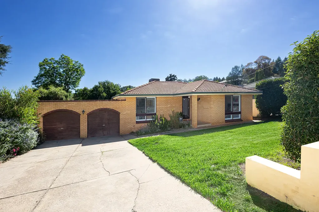 99 Leavenworth Drive, Mount Austin, NSW 2650