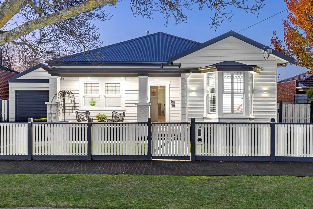 Ballarat Central 4房  Inner City Elegance: Modern Luxury Meets Classic Charm in the Heart of Ballarat