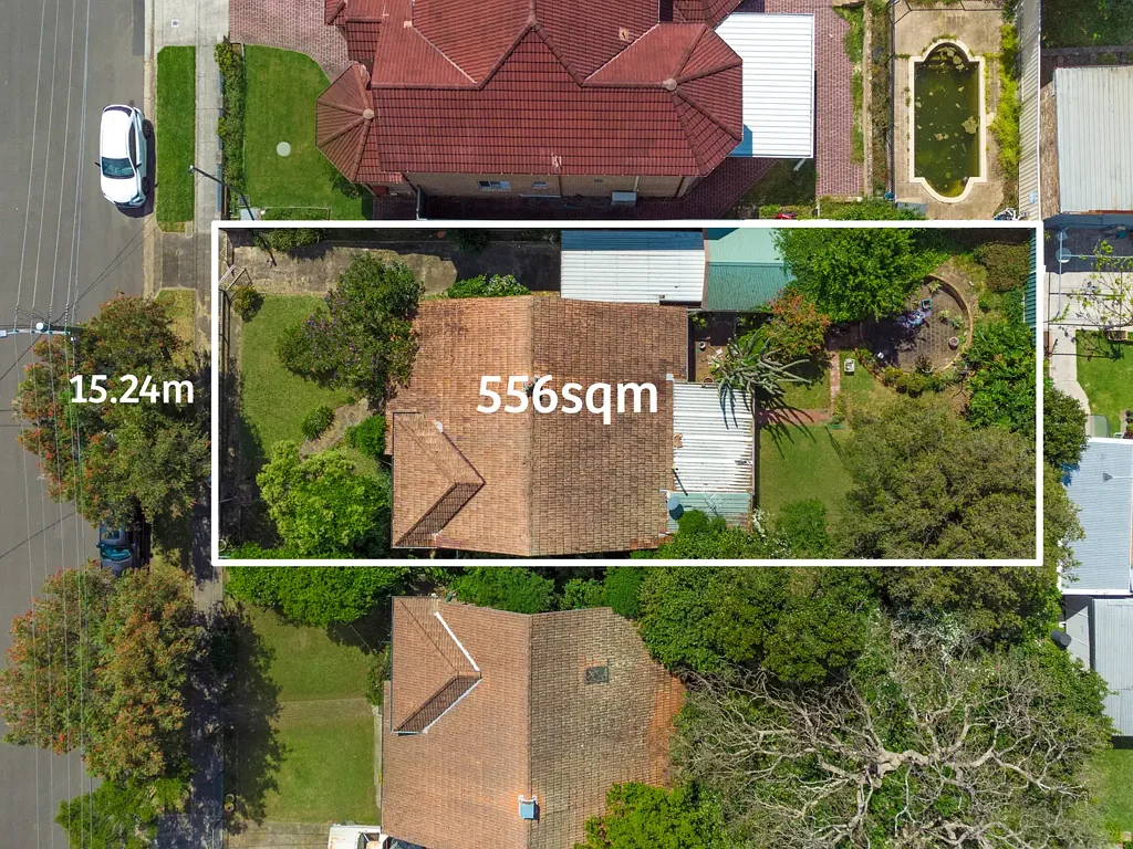 Bexley 2房 Evatt Park近50米 50米安静街道 经典加州平房 大型平坦后院 无限翻新潜力 知名学校云集 生活便利近达 Original Bungalow Offering Outstanding Potential in Sought-After Setting