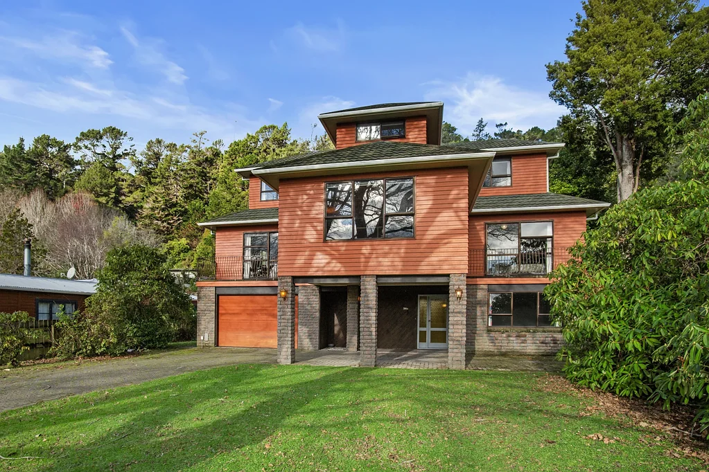 Wainuiomata 5 Bedroom First time on the Market: 5-Bedroom Executive Home