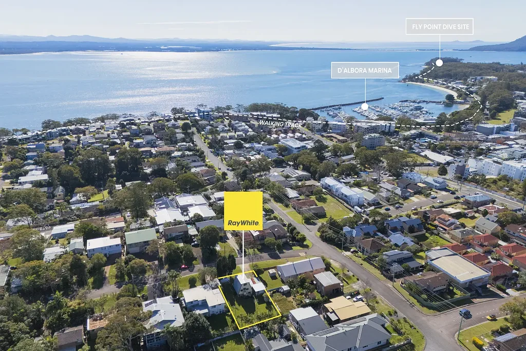 Nelson Bay 1房  Prime Nelson Bay Opportunity - Renovate, Rebuild or Redevelop (STCA)