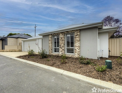 2/141 Hale Road, Forrestfield, WA 6058, 3 कमरे, 2 बाथरूम, House