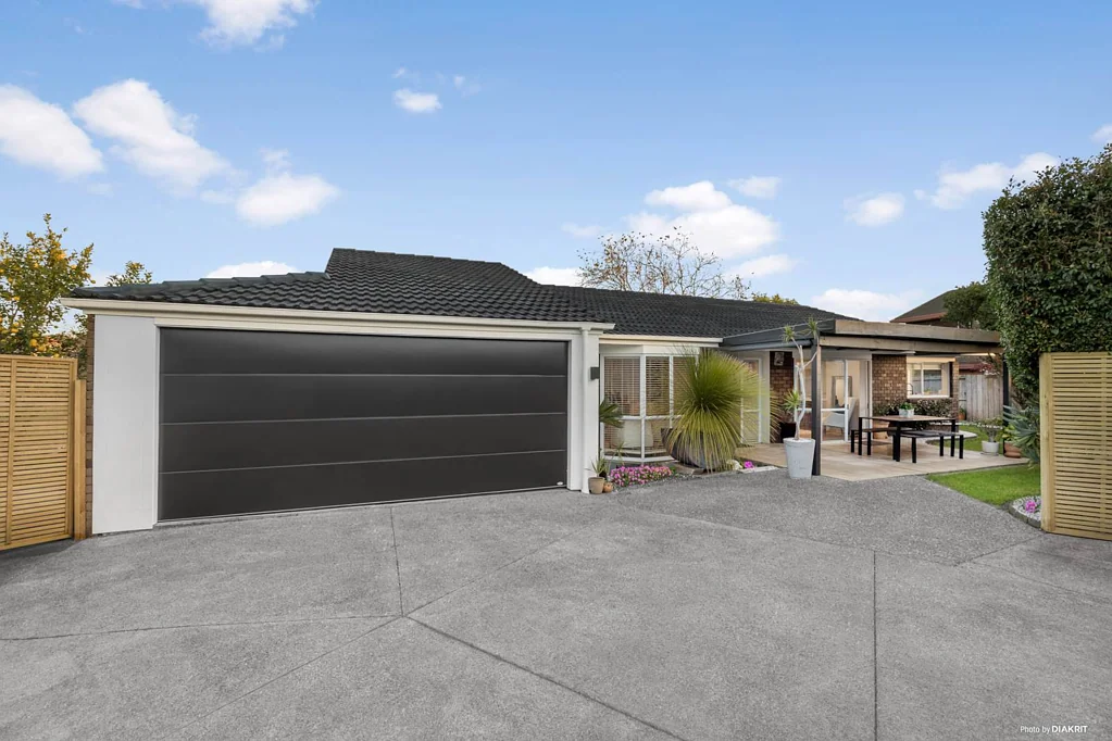 Botany Downs 3 Bedroom IMPECCABLE, Stylish, Single Level, Solid Sanctuary