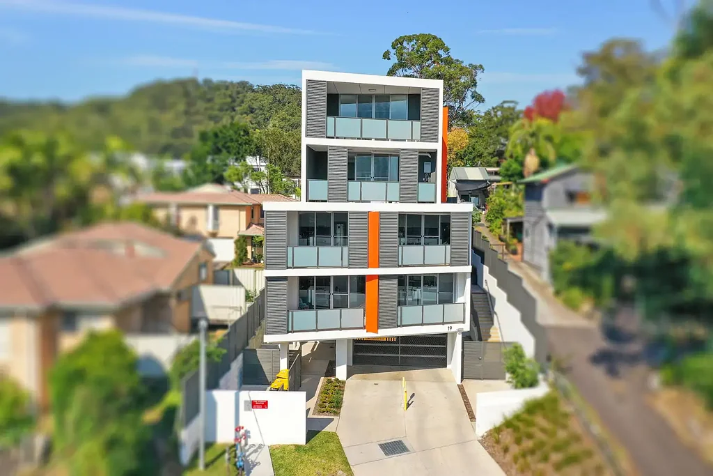 Mountain Views & Ideal Location
