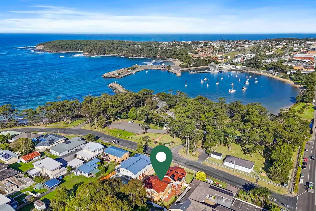 Ulladulla 4 Bedroom Strolling distance to town and Harbour Views!