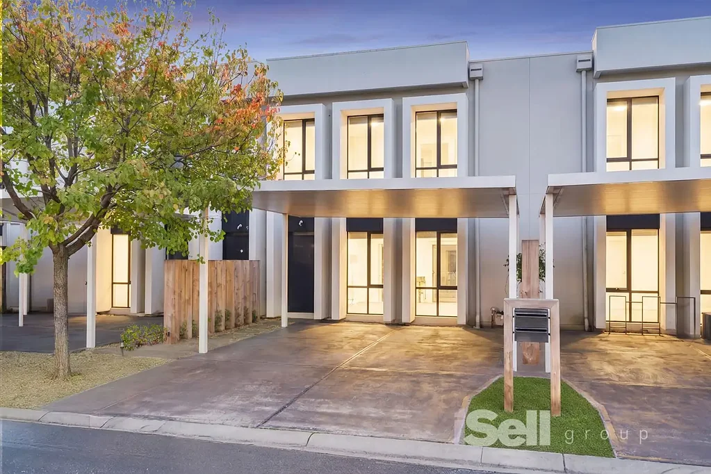Springvale 3 Bedroom CONTEMPORARY STYLE IN EXCLUSIVE CARRE ESTATE