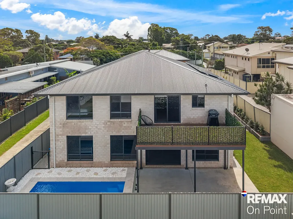 Victoria Point 4房 现代家庭生活，带游泳池、景观与双重居住潜力 Modern Family Living with Pool, Views & Dual Living Potential