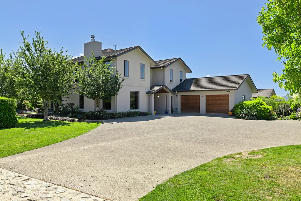 Waihopai Valley  Impressive scale, flat paddocks, family home