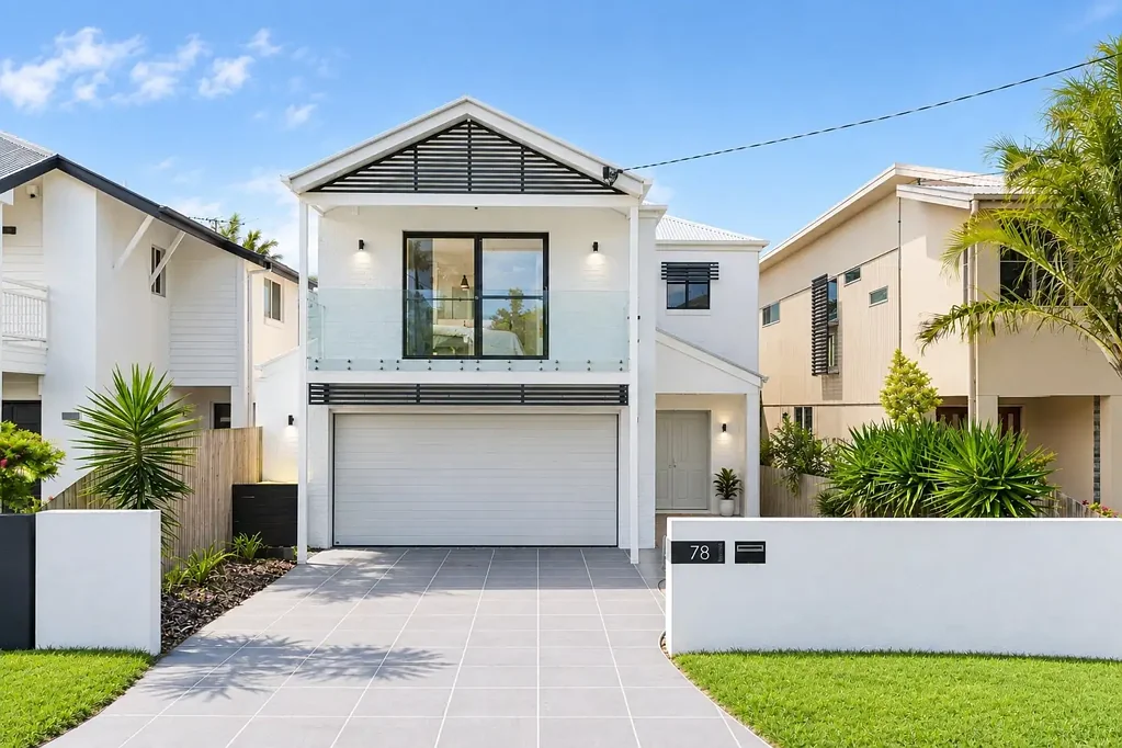 Manly 4બેડરૂમ COASTAL LIVING, JUST MOMENTS FROM THE WATERFRONT