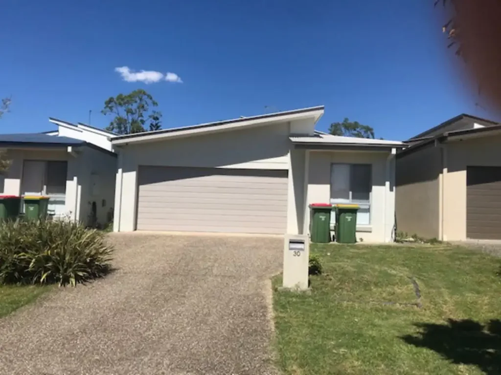 Spacious 4-bedroom house in Coomera