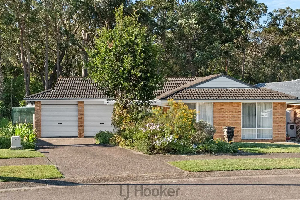 Rathmines 5ਬੈੱਡਰੂਮ Single-Level Living with a Leafy Outlook