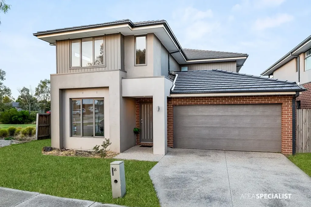 Spacious Family Home with 4 Bedrooms, 3 Living Areas, and Study in Popular Harpley Estate!
