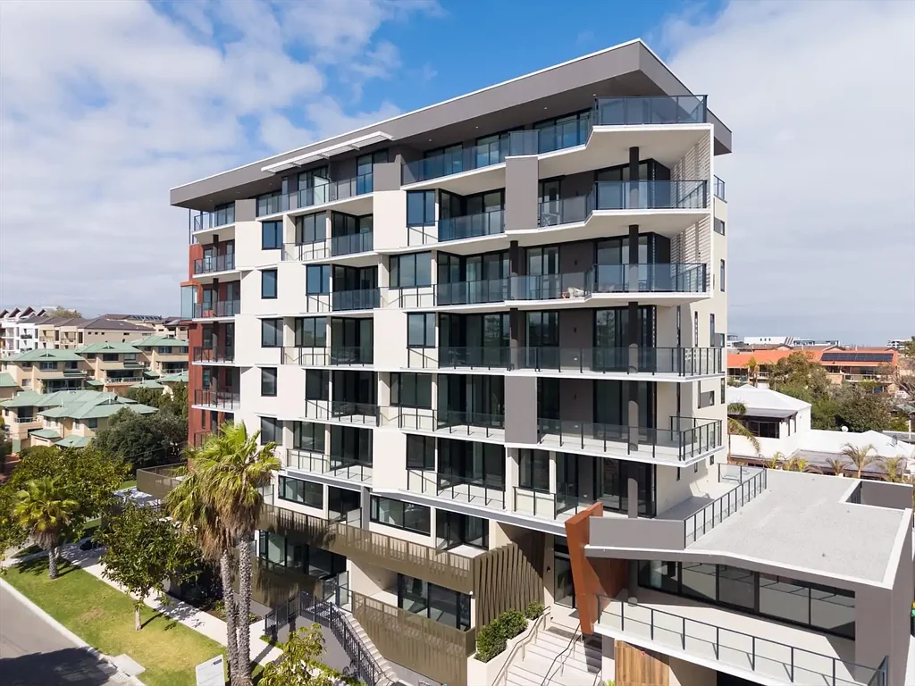 BRAND NEW APARTMENT – OCEAN VIEWS  & GORGEOUS LOCATION