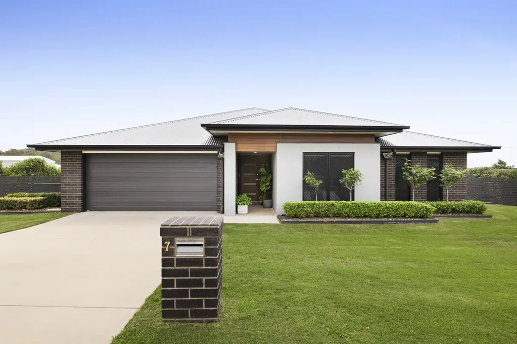 Meringandan West 4ਬੈੱਡਰੂਮ Modern Elegance Meets Country Charm in Meringanindan West