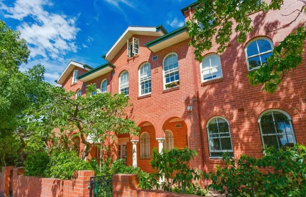 Prahran 高收益学生公寓 330澳币周租 明亮开敞布局 紧邻Chapel街 超市交通便捷 步行大学车站 High Yield Investment | 11% + ROI
