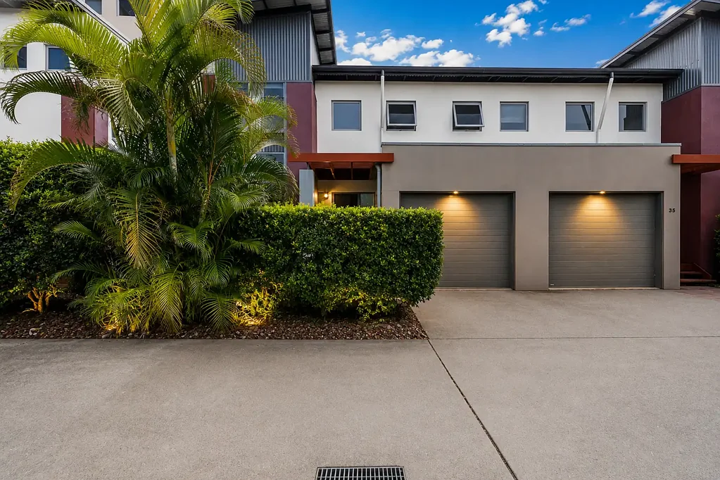 Urangan 3房  Coastal Luxury Just Steps from the Beach