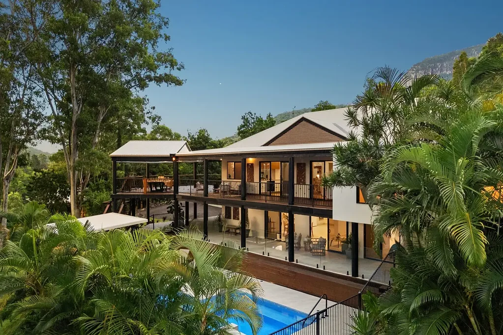 Maroochy River 9कमरा Luxurious Coastal Retreat with Dual Living & Resort Pool