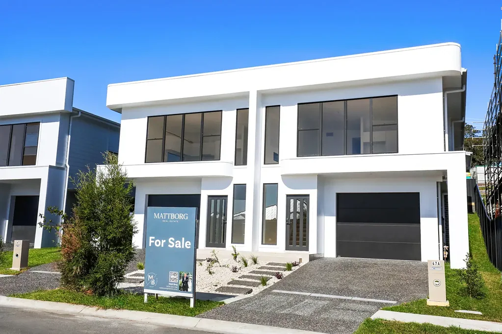 Tullimbar 4房  Contemporary Luxury with Escarpment Views – Brand New Duplex Living