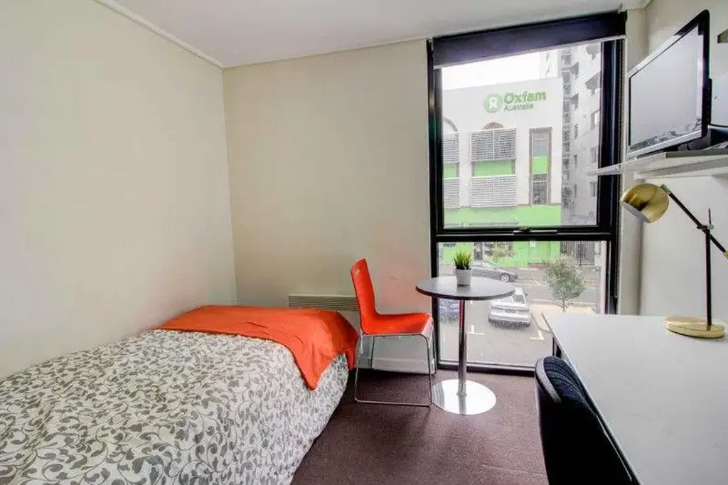 Carlton 1房 阳光明媚 采光充足 位置优越 步行商圈 大学近邻 交通便利 全 furnished 投资首选 An Excellent Investment!
