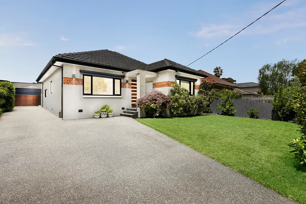 Oakleigh 3房 单层现代设计 自然光线充沛 厨房石材台面 私密庭院休闲 步行可达商圈 学校公园 交通便利 Contemporary Comfort with a Coveted Oakleigh Address