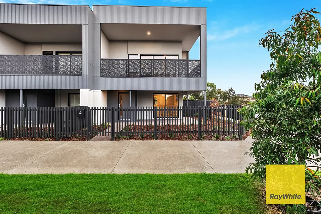 Comfortable & Convenient Family Living in Prime Point Cook Location
