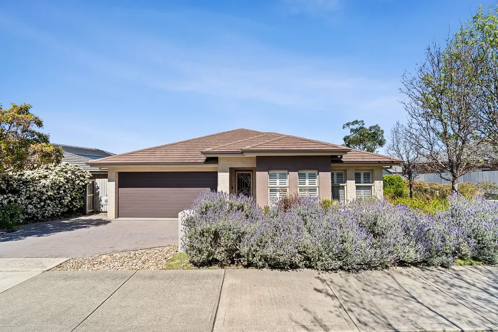 8 Fairbank Drive, Gledswood Hills, NSW 2557